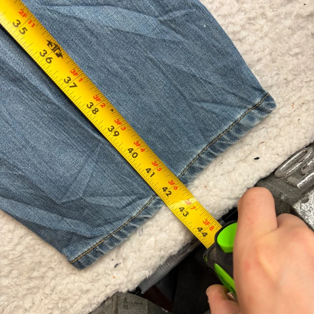 Levis levi 569